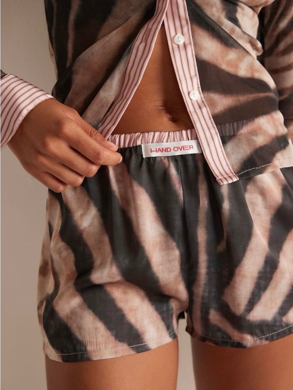 Hand Over Samuel Short - Zebra - Large